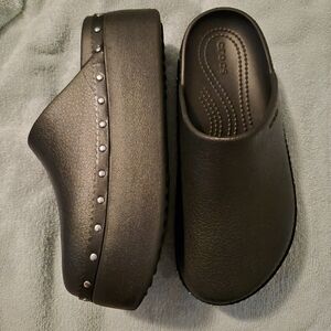 CROCS Black Slip-On Clogs